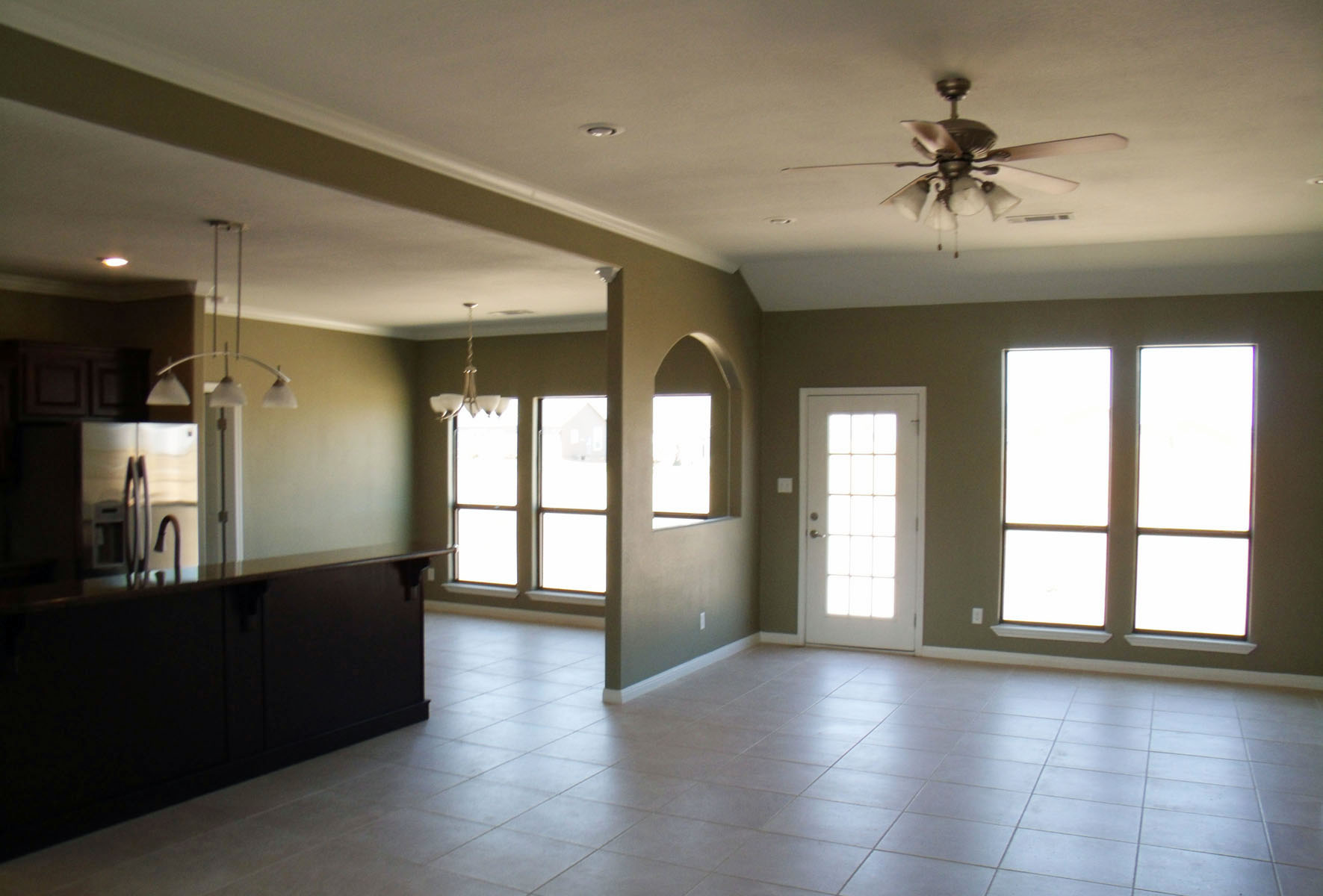 Deleon_familyroom_kitchen_nook