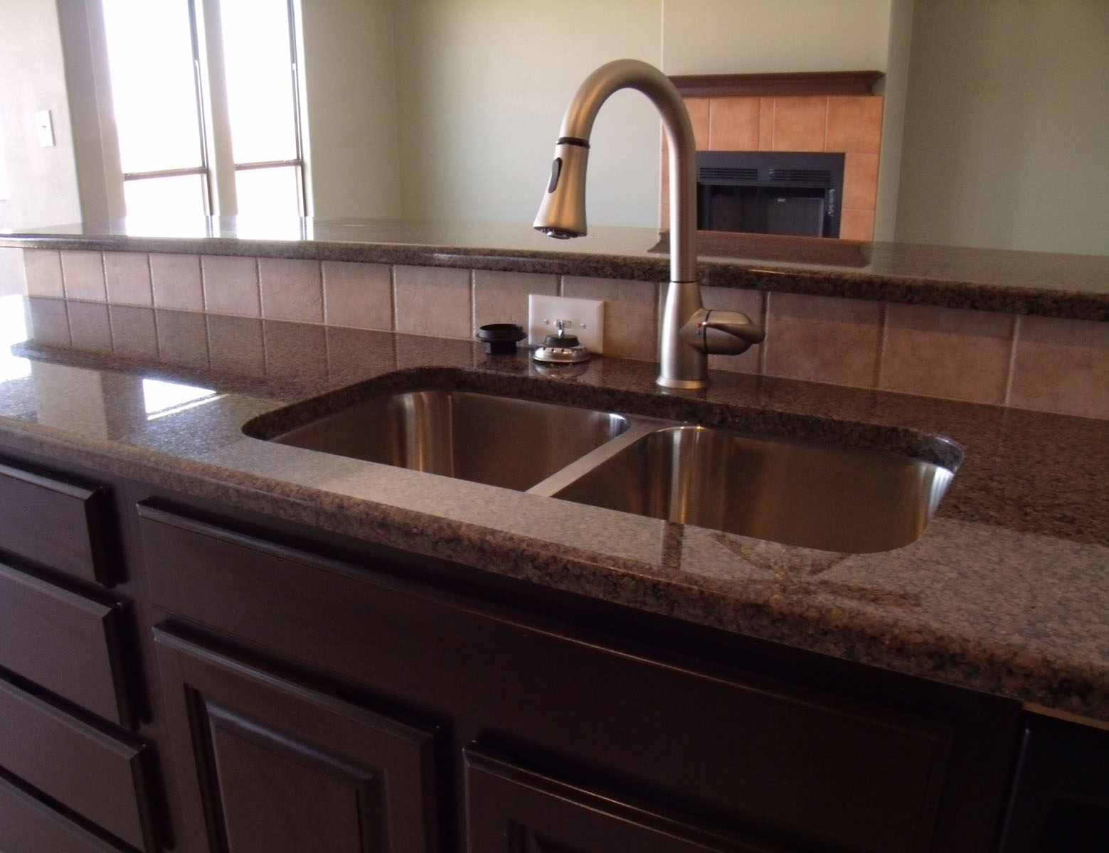 Deleon_kitchen_sink